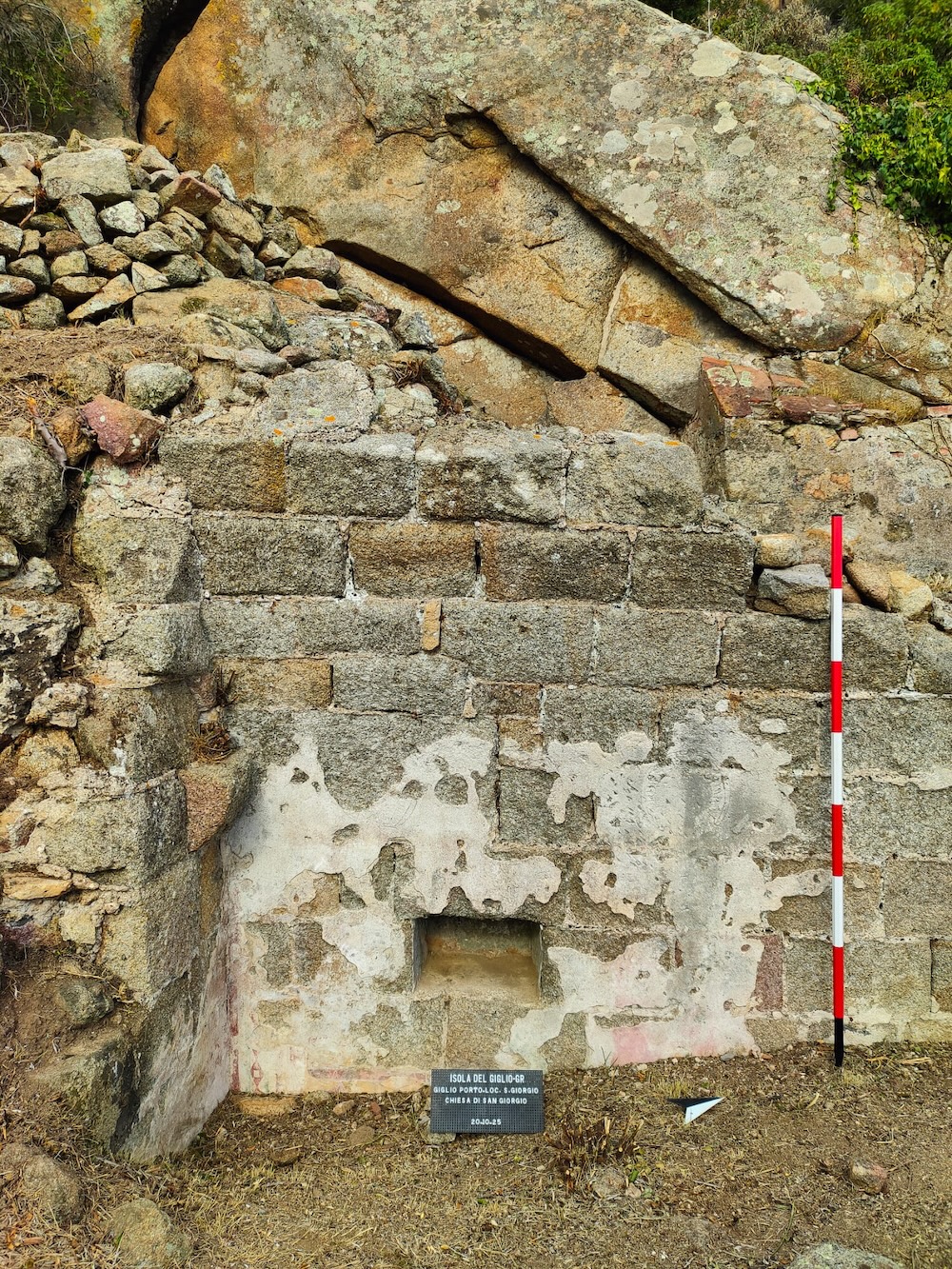 Figura 4_Pitture murali lungo la parete Nord-Ovest